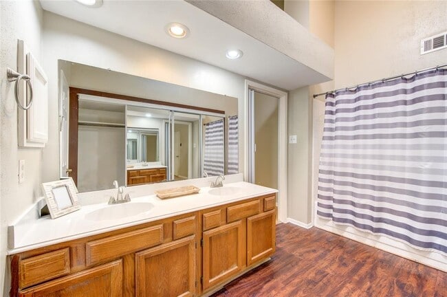 Building Photo - 8746 E Rylander Cir