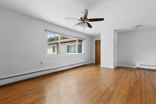 Building Photo - 6719 N Hermitage Ave