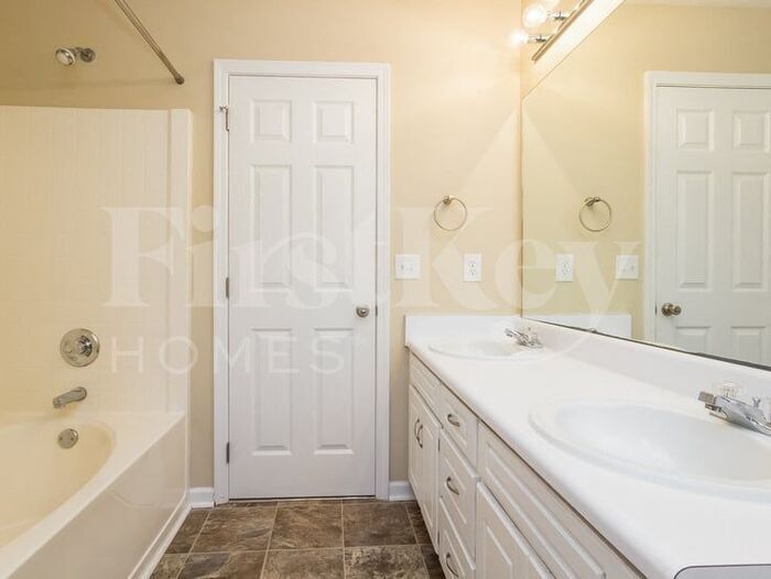 Building Photo - 176 Azalea Dr
