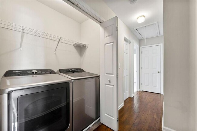 Building Photo - 7260 Foxberry Ct