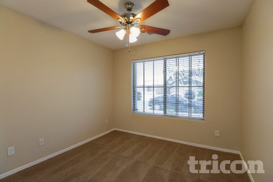 Building Photo - 11791 W Belmont Dr