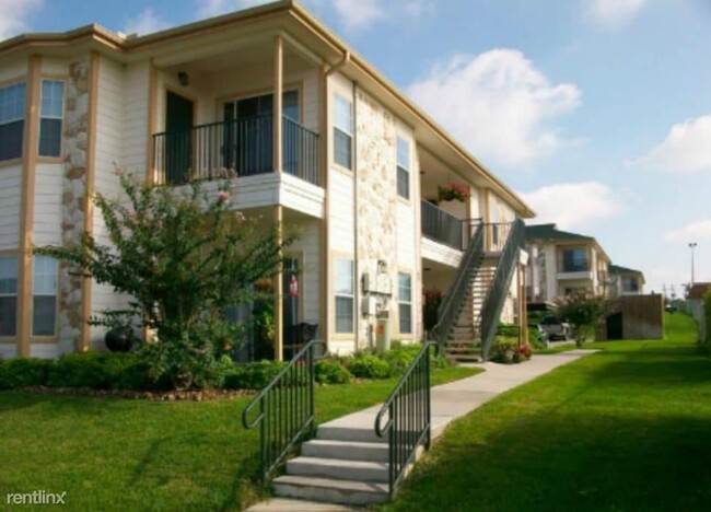 Building Photo - 2 br, 2 bath Condo - 19788 Highway 105 W F...