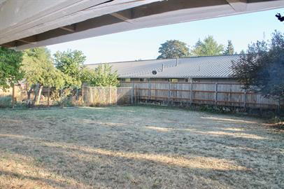 Building Photo - Charming & Updated 3 Bedroom Home