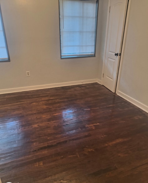 Building Photo - 2215 Mobile Ave