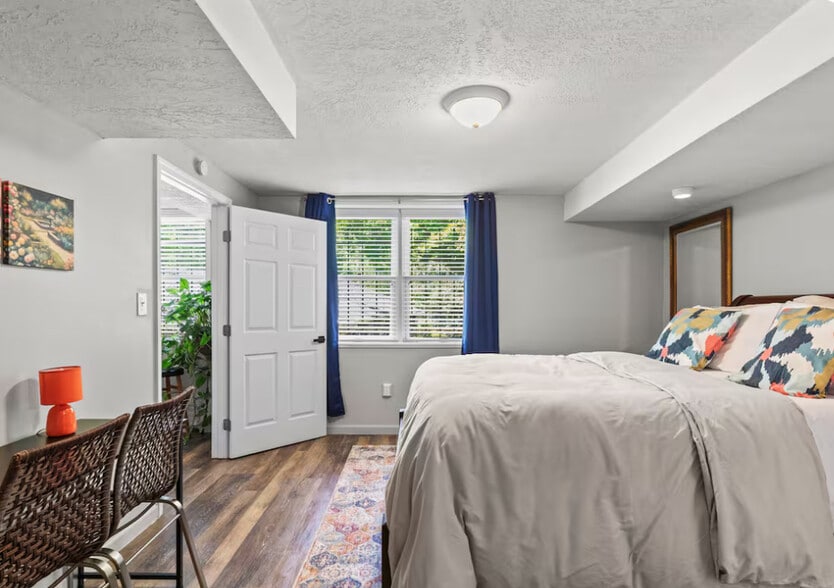 Building Photo - 1593 Mill Acres Dr SW