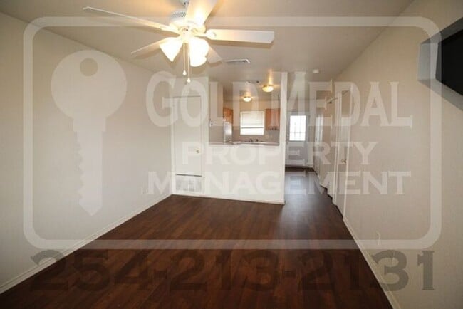 Building Photo - Beautiful 2-bed, 1.5-bath! - Now available...