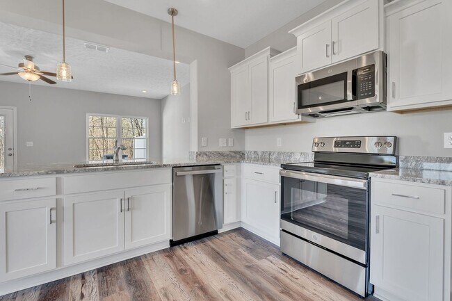 Building Photo - Beautiful NEW 3 Bed 2.5 Bath Townhome in M...