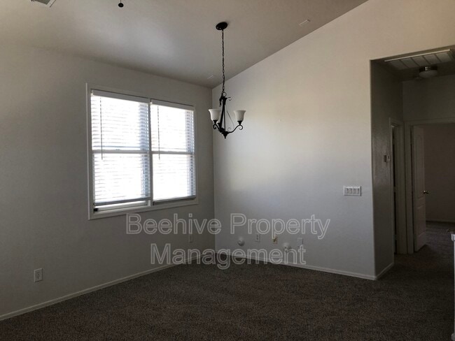 Building Photo - 5720 S 21st Pl