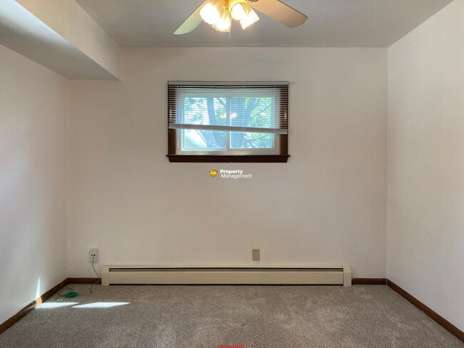 Building Photo - Duplex Neenah