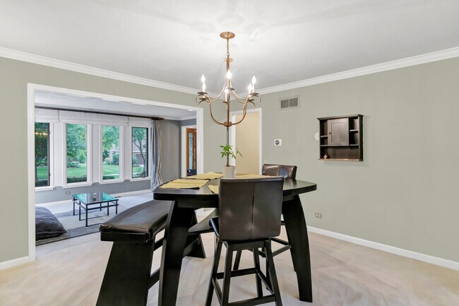 Building Photo - 985 Chapel Ct N