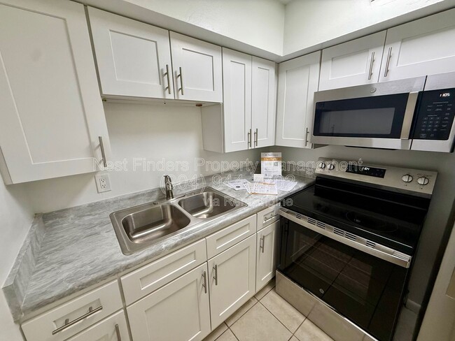 Building Photo - 1318 Sydney Pl