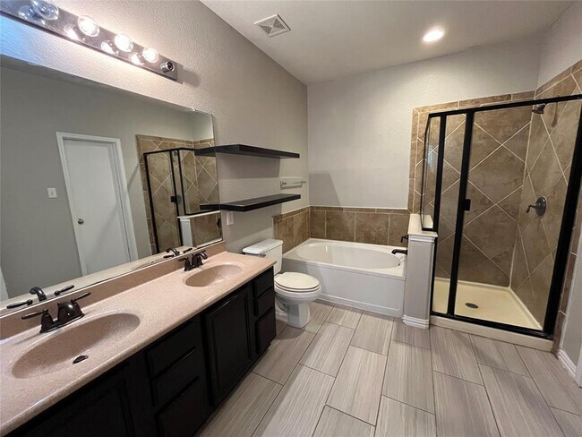 Building Photo - 2504 St James Pl