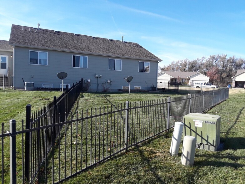 Building Photo - 3844 N Pepper Ridge St