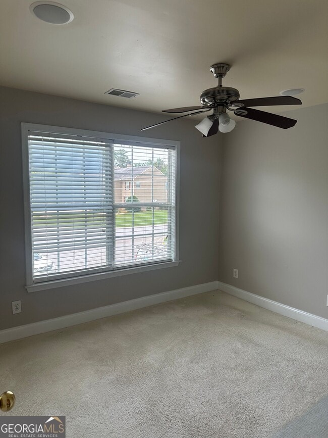 Building Photo - 711 Pine Grove Cir
