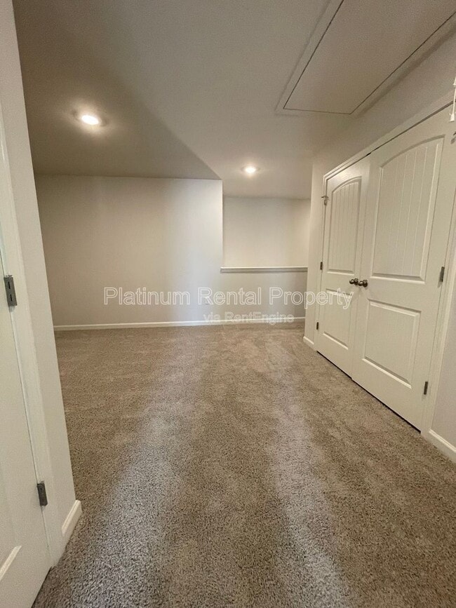 Building Photo - 56 Rustin Rdg