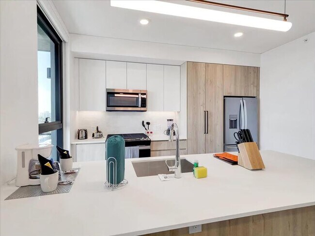 Building Photo - 817 N 6th St