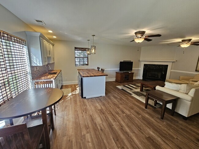 Building Photo - Lake Front Luxury in Chapin!