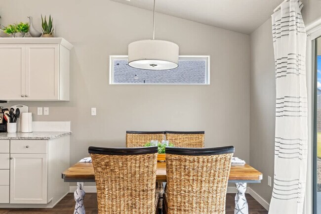 Building Photo - 16730 Suffolk Ave