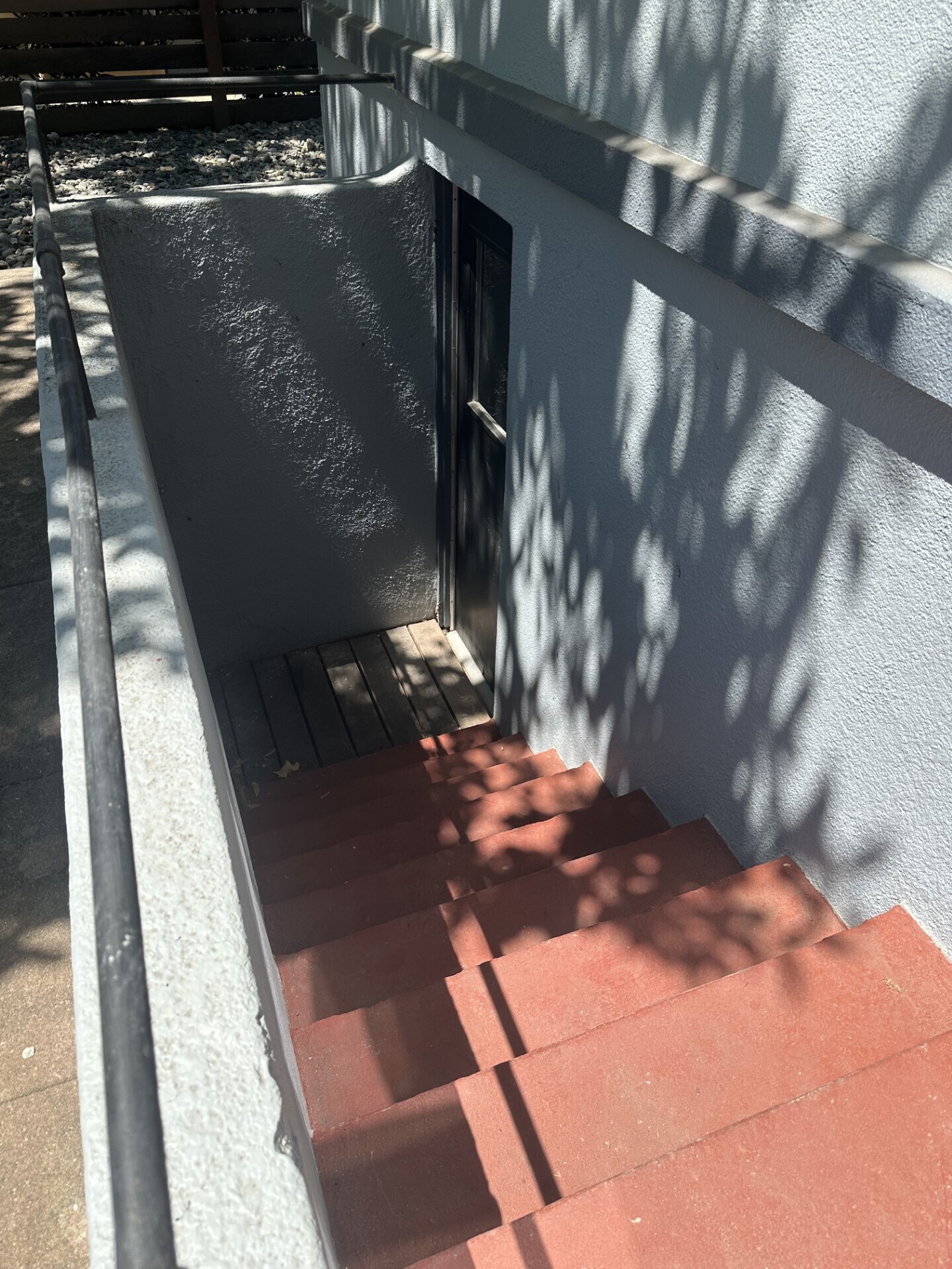 Entry - 595 E 3rd St