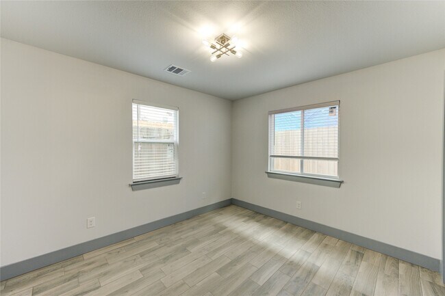 Building Photo - 3112 Wentworth St