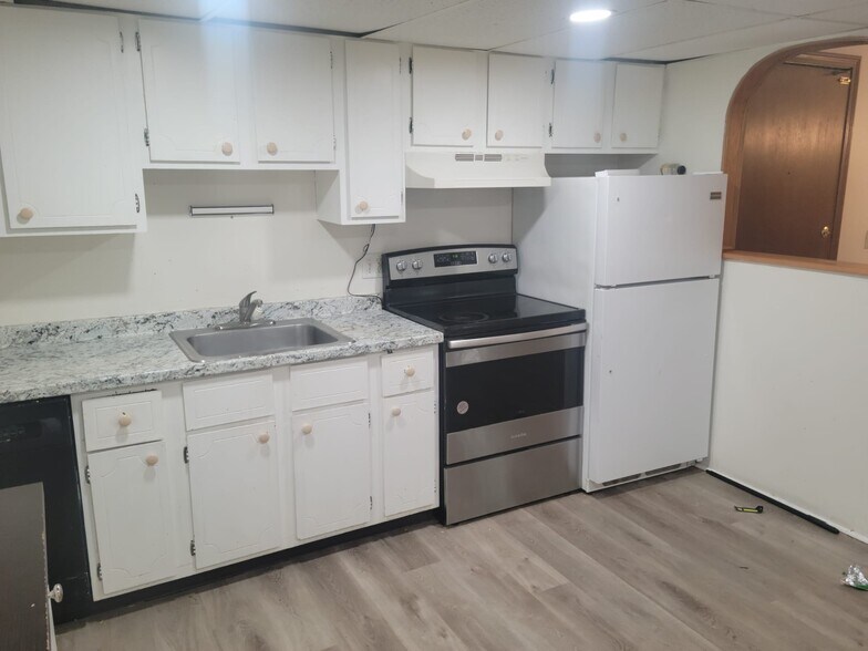 Building Photo - 3 Shadowbrook Ln