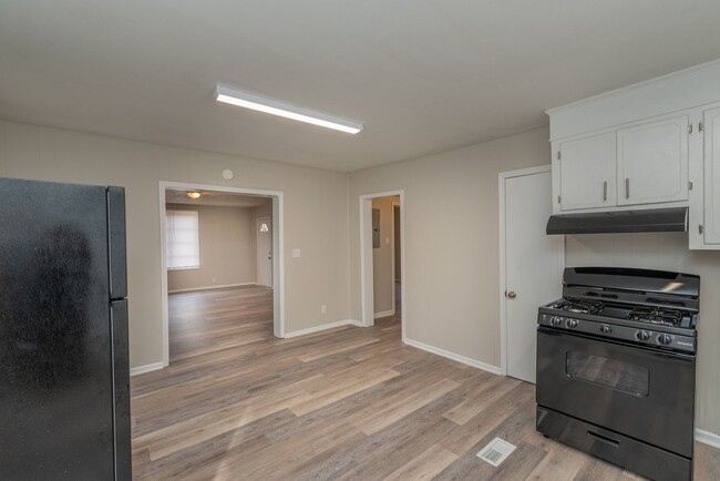 Building Photo - Brick home with a fenced-in yard!