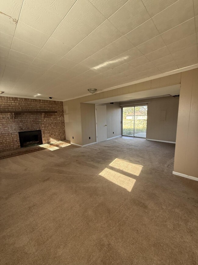 Building Photo - 388 S Eagle Creek Dr