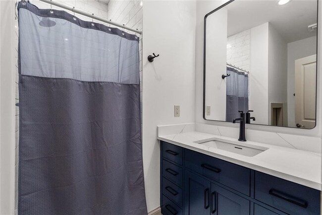 Building Photo - 390 Hembree Rd