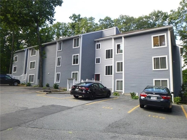 Building Photo - 7 Wake Robin Rd