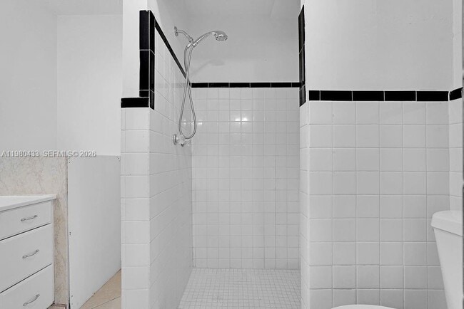 Building Photo - 2415 Pierce St