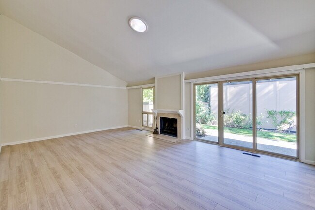 Building Photo - Single Story Townhome in Cherry Chase Neighborhood of Sunnyvale!