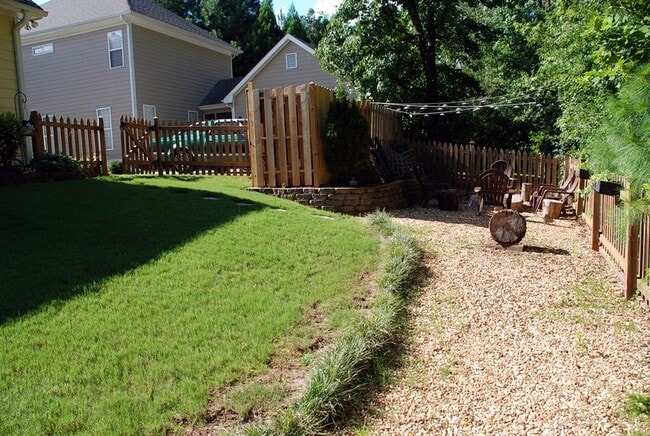 Building Photo - 125 Denham Square