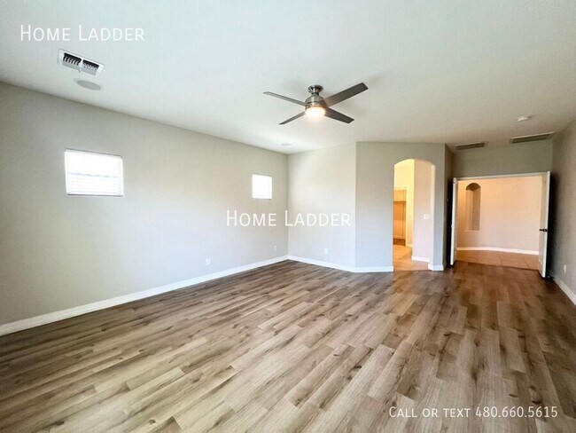 Building Photo - 2936 E Tonto Dr