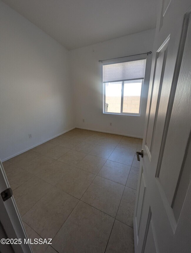 Building Photo - 12122 N Sterling Ave