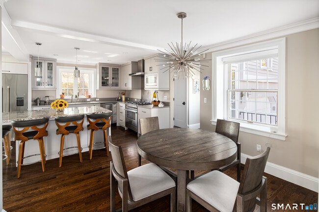 Building Photo - 187 Dolphin Cove Quay