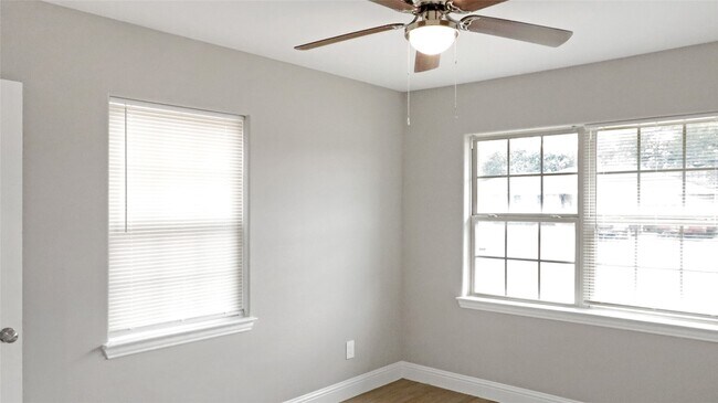 Building Photo - 5739 Turtle Creek Rd