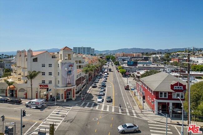 Building Photo - 235 Main St