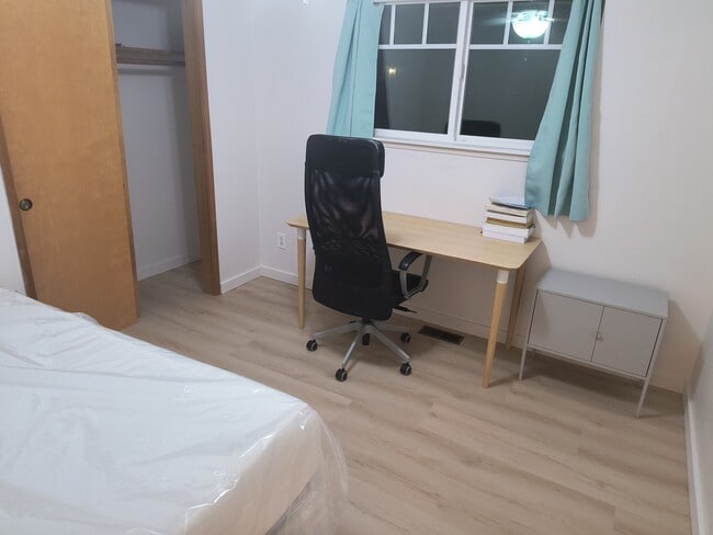 Building Photo - 23330 3rd Pl W