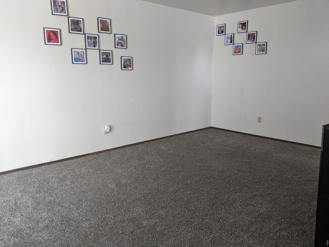 Building Photo - 425 E Alameda St