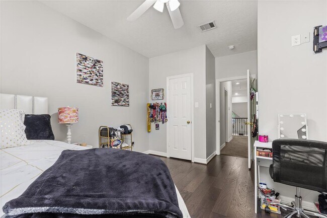 Building Photo - 6422 Gladehill Dr