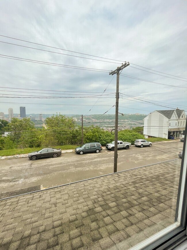 Building Photo - 1022 E Warrington Ave