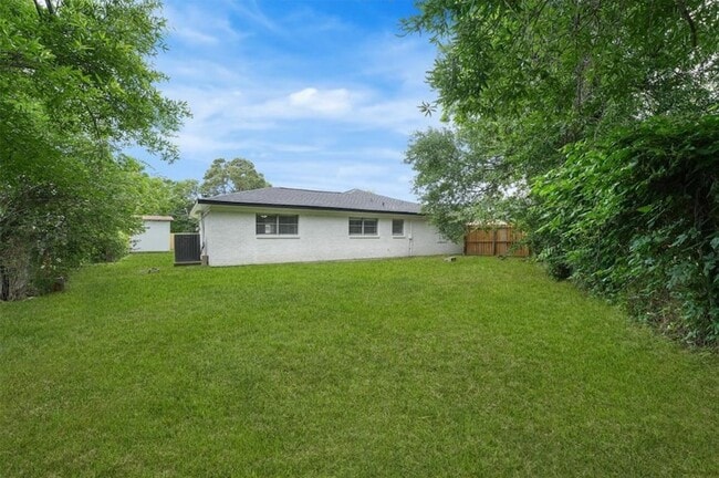 Building Photo - 405 Kelly Ln