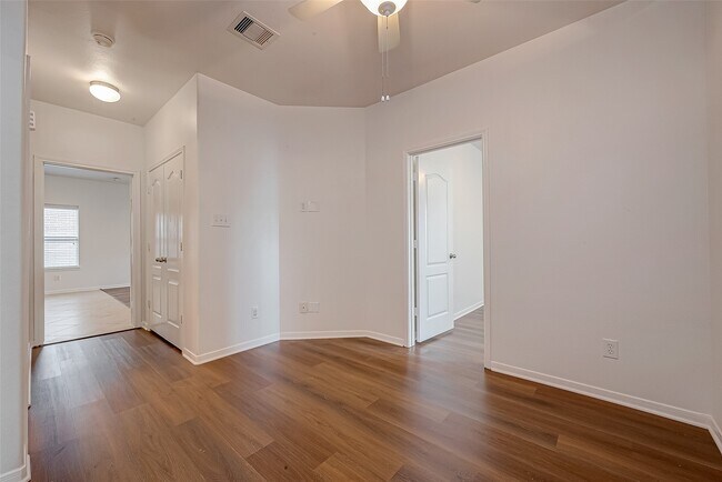 Building Photo - 502 Stream Mill Ln