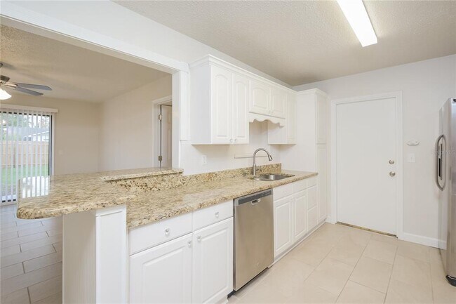 Building Photo - 115 Westwood Dr
