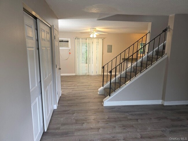 Primary Photo - 4 Hudson Heights Dr