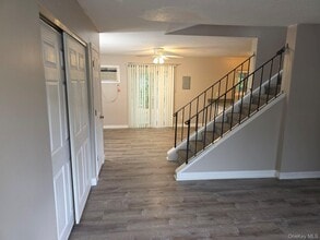 Building Photo - 4 Hudson Heights Dr