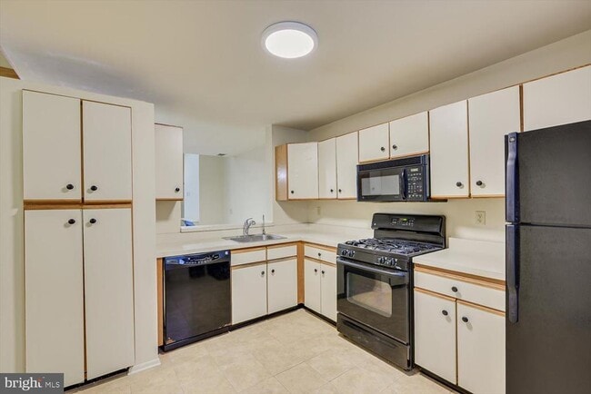 Building Photo - 112 Appletree Ct