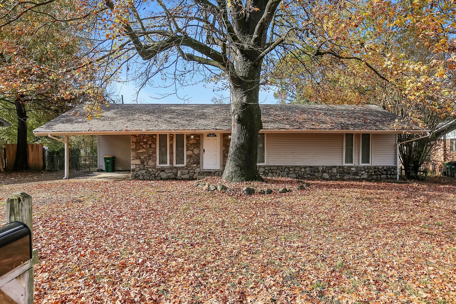 Building Photo - 12 Deerfield Dr