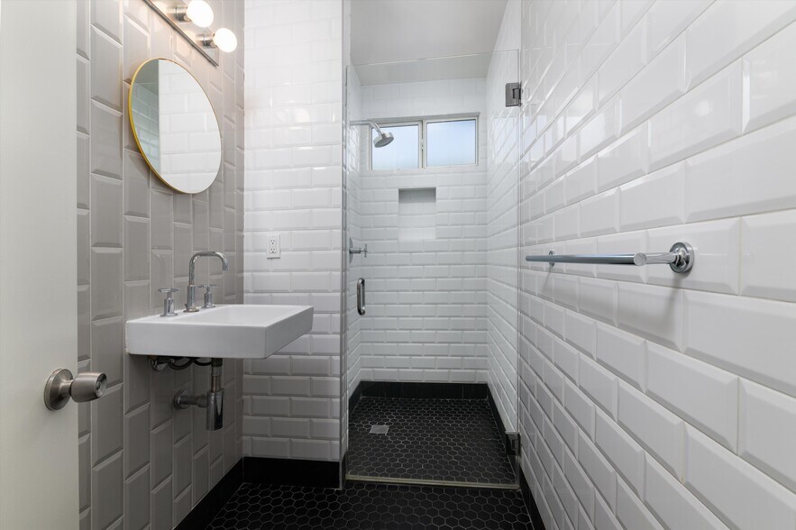 Building Photo - 15355 Stonewood Ter