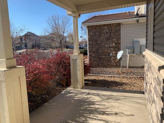 Building Photo - Gorgeous 2 Bedroom + Den, 2 Bathroom Home in Thompson River Ranch!